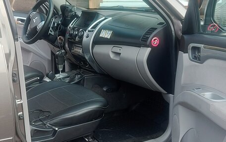 Mitsubishi Pajero Sport II рестайлинг, 2011 год, 1 600 000 рублей, 6 фотография