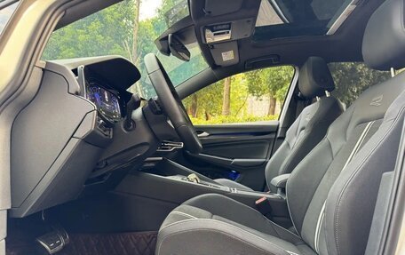 Volkswagen Golf VIII, 2022 год, 1 800 000 рублей, 6 фотография