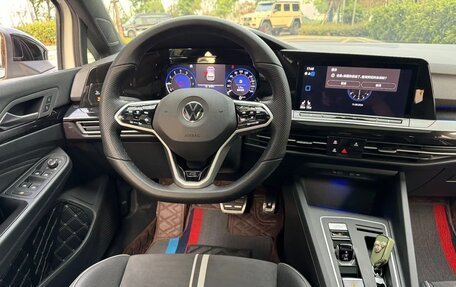 Volkswagen Golf VIII, 2022 год, 1 800 000 рублей, 7 фотография