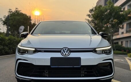 Volkswagen Golf VIII, 2022 год, 1 800 000 рублей, 2 фотография