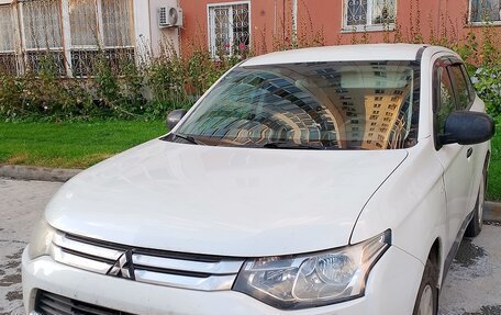 Mitsubishi Outlander III рестайлинг 3, 2014 год, 1 800 000 рублей, 3 фотография
