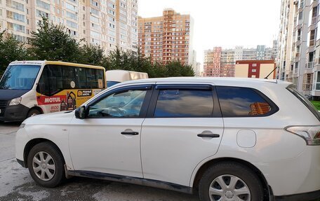 Mitsubishi Outlander III рестайлинг 3, 2014 год, 1 800 000 рублей, 4 фотография