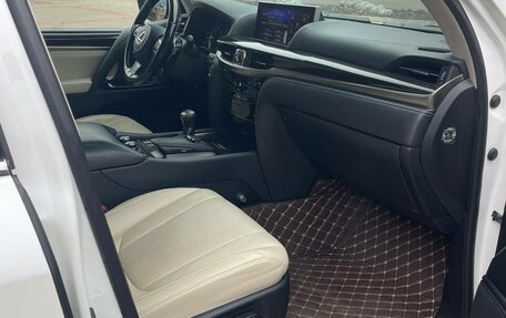 Lexus LX III, 2017 год, 6 100 000 рублей, 10 фотография