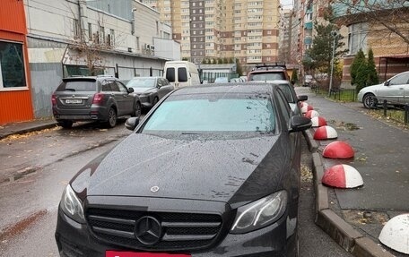 Mercedes-Benz E-Класс, 2018 год, 2 450 000 рублей, 3 фотография