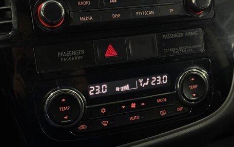 Mitsubishi Outlander III рестайлинг 3, 2013 год, 1 499 000 рублей, 15 фотография