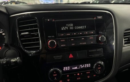 Mitsubishi Outlander III рестайлинг 3, 2013 год, 1 499 000 рублей, 14 фотография