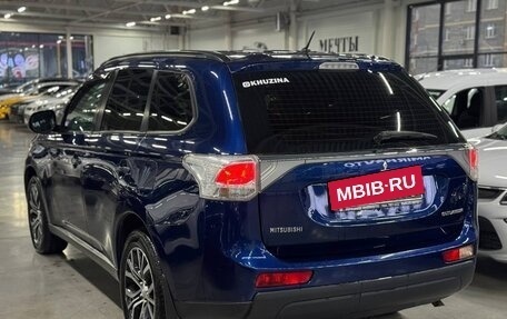 Mitsubishi Outlander III рестайлинг 3, 2013 год, 1 499 000 рублей, 4 фотография