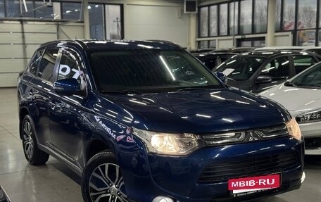 Mitsubishi Outlander III рестайлинг 3, 2013 год, 1 499 000 рублей, 3 фотография
