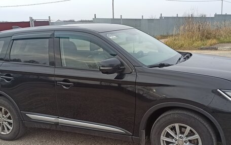 Mitsubishi Outlander III рестайлинг 3, 2017 год, 1 980 000 рублей, 1 фотография