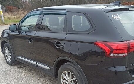 Mitsubishi Outlander III рестайлинг 3, 2017 год, 1 980 000 рублей, 3 фотография