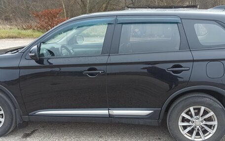Mitsubishi Outlander III рестайлинг 3, 2017 год, 1 980 000 рублей, 5 фотография