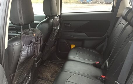 Mitsubishi Outlander III рестайлинг 3, 2017 год, 1 980 000 рублей, 7 фотография