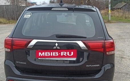 Mitsubishi Outlander III рестайлинг 3, 2017 год, 1 980 000 рублей, 4 фотография