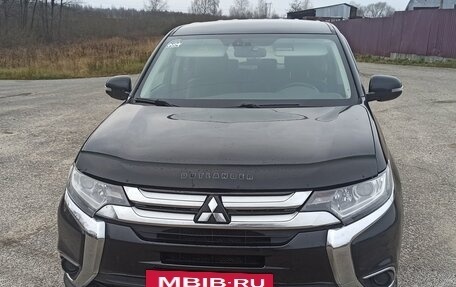 Mitsubishi Outlander III рестайлинг 3, 2017 год, 1 980 000 рублей, 2 фотография