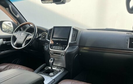 Toyota Land Cruiser 200, 2017 год, 6 250 000 рублей, 14 фотография