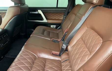 Toyota Land Cruiser 200, 2017 год, 6 250 000 рублей, 26 фотография