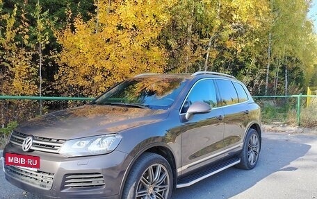 Volkswagen Touareg III, 2010 год, 1 464 000 рублей, 2 фотография