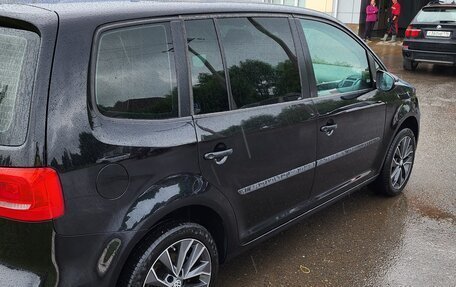 Volkswagen Touran III, 2010 год, 820 000 рублей, 8 фотография