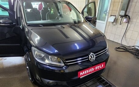 Volkswagen Touran III, 2010 год, 820 000 рублей, 18 фотография