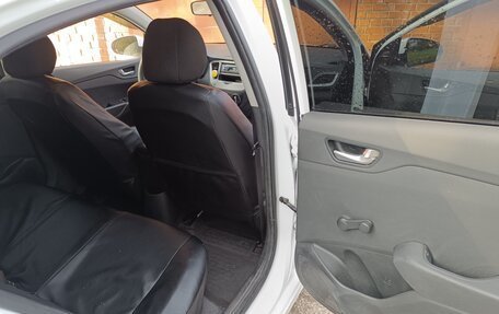 Hyundai Solaris II рестайлинг, 2019 год, 700 000 рублей, 13 фотография