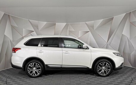 Mitsubishi Outlander III рестайлинг 3, 2016 год, 1 795 000 рублей, 6 фотография