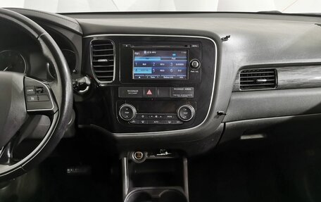 Mitsubishi Outlander III рестайлинг 3, 2016 год, 1 795 000 рублей, 12 фотография