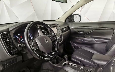 Mitsubishi Outlander III рестайлинг 3, 2016 год, 1 795 000 рублей, 15 фотография