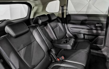 Mitsubishi Outlander III рестайлинг 3, 2016 год, 1 795 000 рублей, 14 фотография