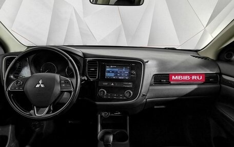 Mitsubishi Outlander III рестайлинг 3, 2016 год, 1 795 000 рублей, 11 фотография