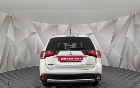 Mitsubishi Outlander III рестайлинг 3, 2016 год, 1 795 000 рублей, 8 фотография