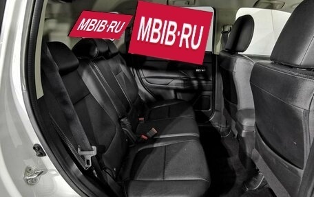 Mitsubishi Outlander III рестайлинг 3, 2016 год, 1 795 000 рублей, 13 фотография