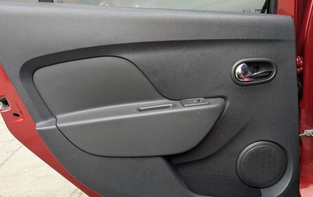 Renault Sandero II рестайлинг, 2015 год, 830 000 рублей, 18 фотография