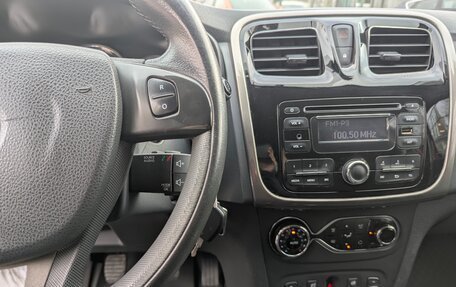 Renault Sandero II рестайлинг, 2015 год, 830 000 рублей, 24 фотография