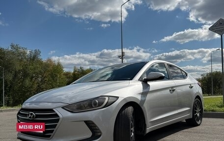 Hyundai Elantra VI рестайлинг, 2019 год, 1 320 000 рублей, 13 фотография