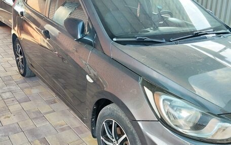 Hyundai Solaris II рестайлинг, 2013 год, 680 000 рублей, 2 фотография