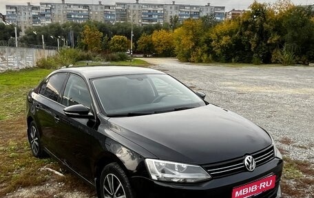Volkswagen Jetta VI, 2011 год, 1 060 000 рублей, 10 фотография