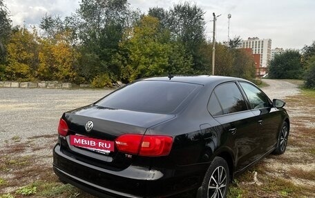 Volkswagen Jetta VI, 2011 год, 1 060 000 рублей, 11 фотография