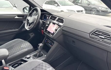 Volkswagen Tiguan II, 2022 год, 3 990 000 рублей, 9 фотография