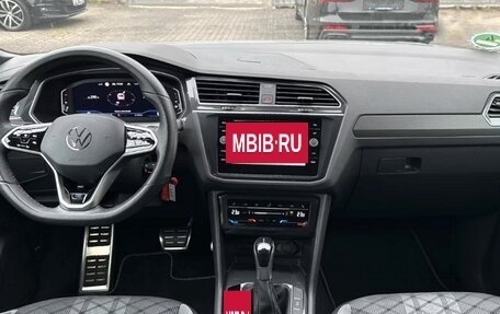 Volkswagen Tiguan II, 2022 год, 3 990 000 рублей, 10 фотография