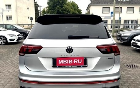 Volkswagen Tiguan II, 2022 год, 3 990 000 рублей, 5 фотография