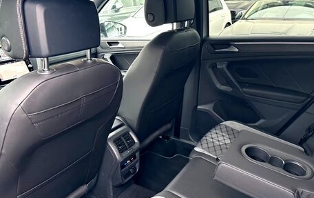 Volkswagen Tiguan II, 2022 год, 3 990 000 рублей, 14 фотография