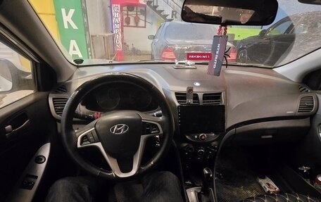 Hyundai Solaris II рестайлинг, 2015 год, 670 000 рублей, 1 фотография