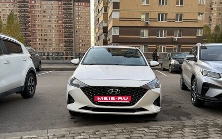 Hyundai Solaris II рестайлинг, 2021 год, 1 650 000 рублей, 2 фотография
