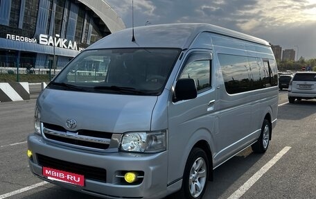 Toyota HiAce H200, 2005 год, 2 400 000 рублей, 2 фотография
