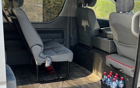 Toyota HiAce H200, 2005 год, 2 400 000 рублей, 10 фотография