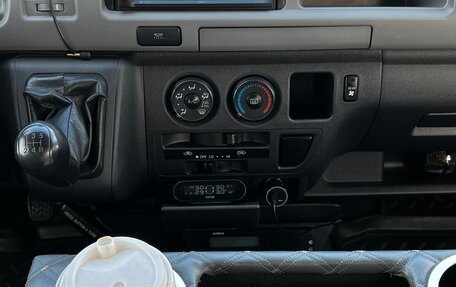 Toyota HiAce H200, 2005 год, 2 400 000 рублей, 14 фотография