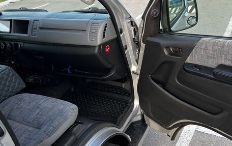 Toyota HiAce H200, 2005 год, 2 400 000 рублей, 16 фотография