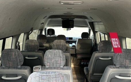 Toyota HiAce H200, 2005 год, 2 400 000 рублей, 13 фотография