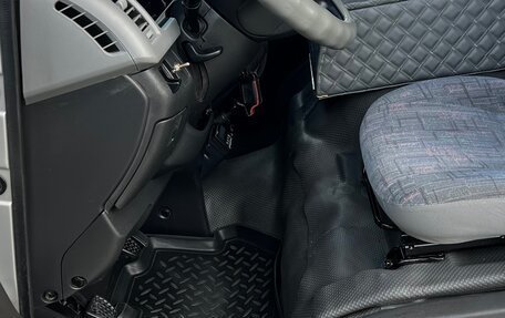 Toyota HiAce H200, 2005 год, 2 400 000 рублей, 20 фотография