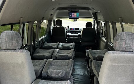 Toyota HiAce H200, 2005 год, 2 400 000 рублей, 30 фотография